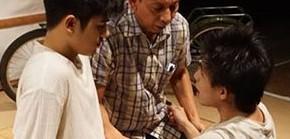 Ricky Abad coaching his two actors, Miguel Almendras and Sky Abundo, in a climactic scene from My Friend Has Come.